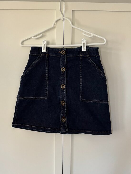 Banana Republic Dresses & Skirts - Banana Republic dark strech denim button front mini skirt (size 0)